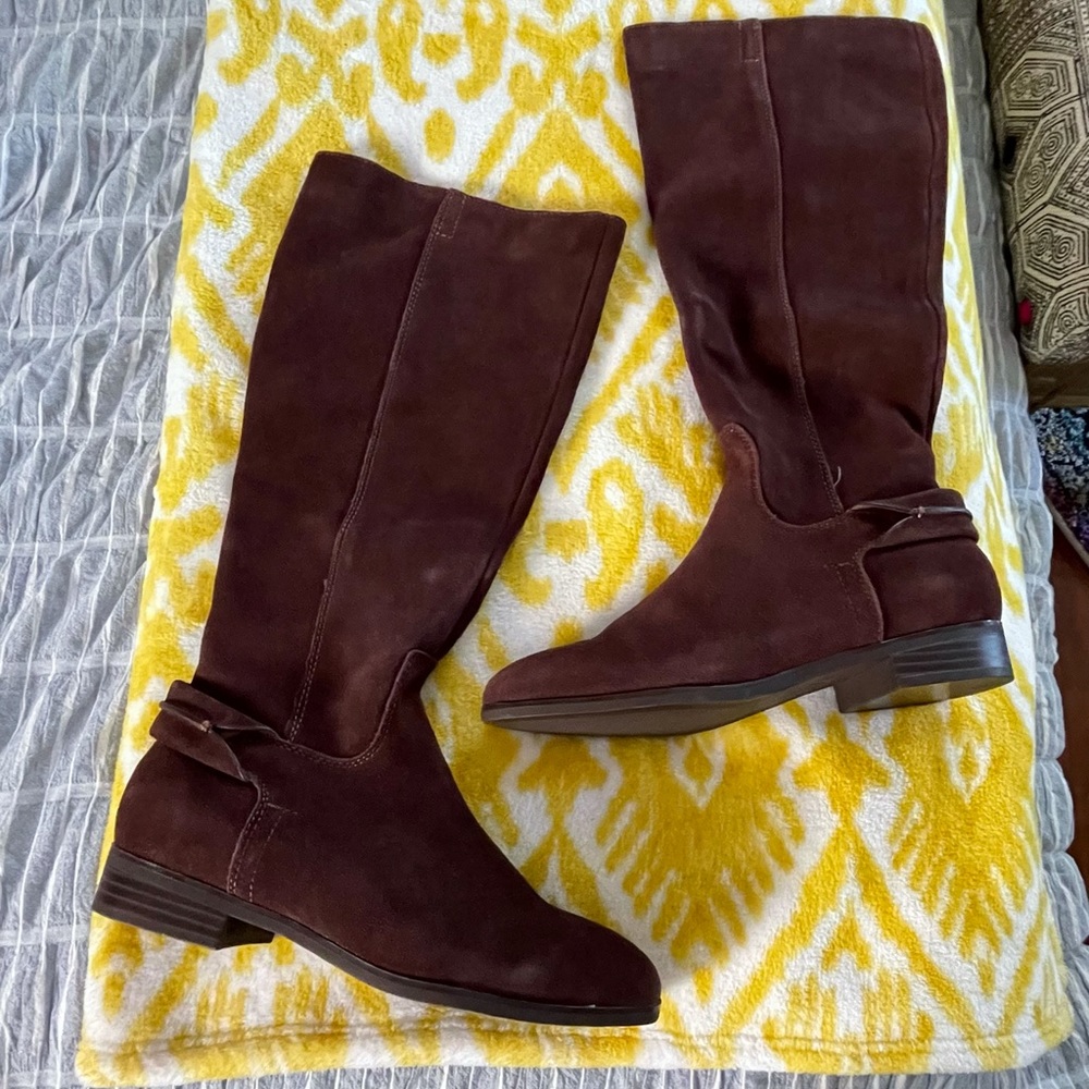 Kenzie brown suede boots size 9.5